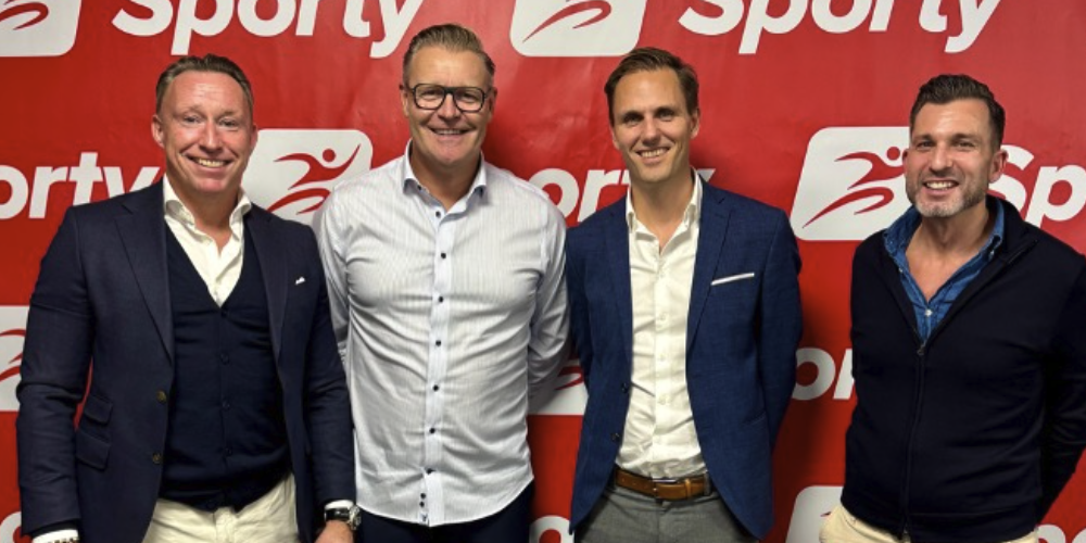 Fra venstre: Jonny Ellingsen CEO Facilion AS, Trygve Hagen CEO Sporty, john Modahl Markeds og kommunikasjons direktør Sporty, Paal Vaage CEO Mobit Damsgård. Foto: Sporty Norge.